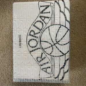 Jordan Air Retro 2 Box in Black and White